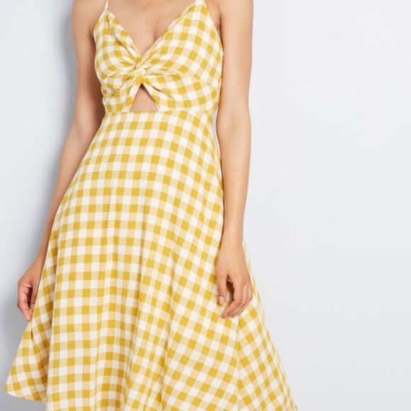 Modcloth Dresses & Skirts - Modcloth Gilli Gingham Twist Front Cutout Midi Dress in Mustard - Size M